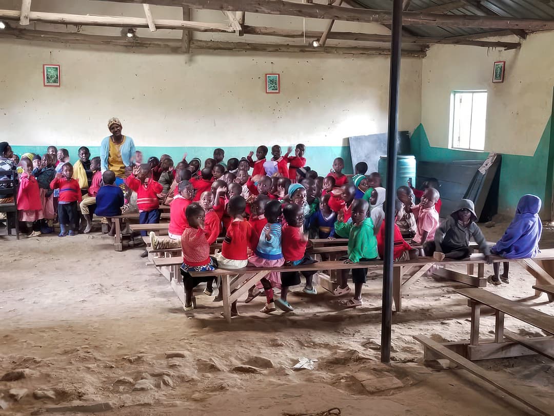 crowded_classroom_01