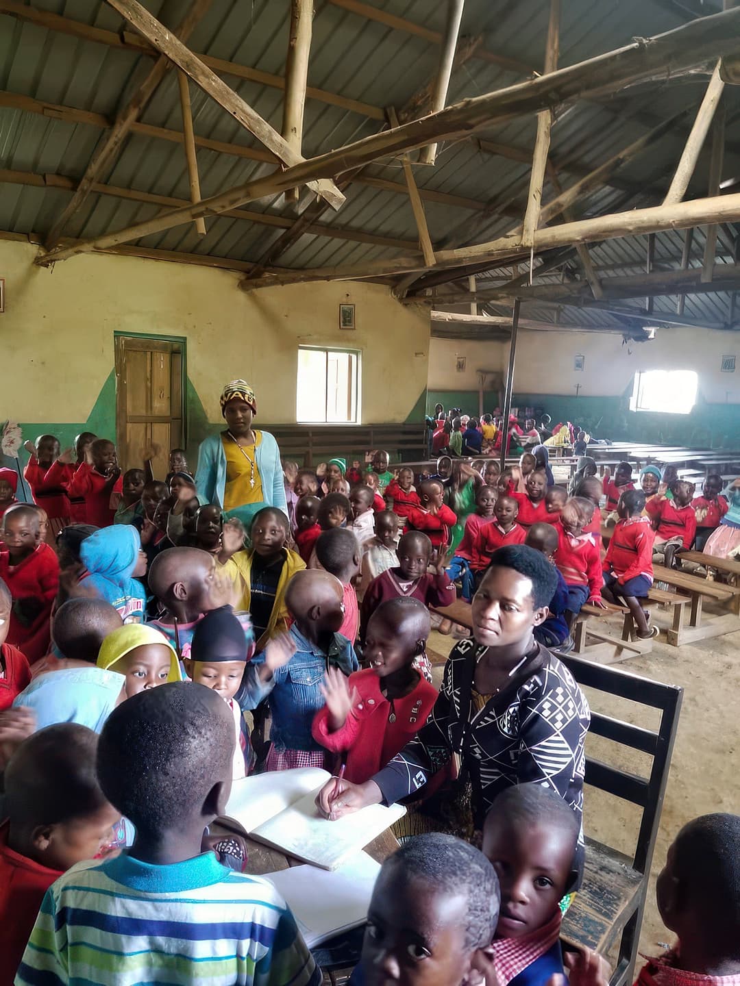 crowded_classroom_02